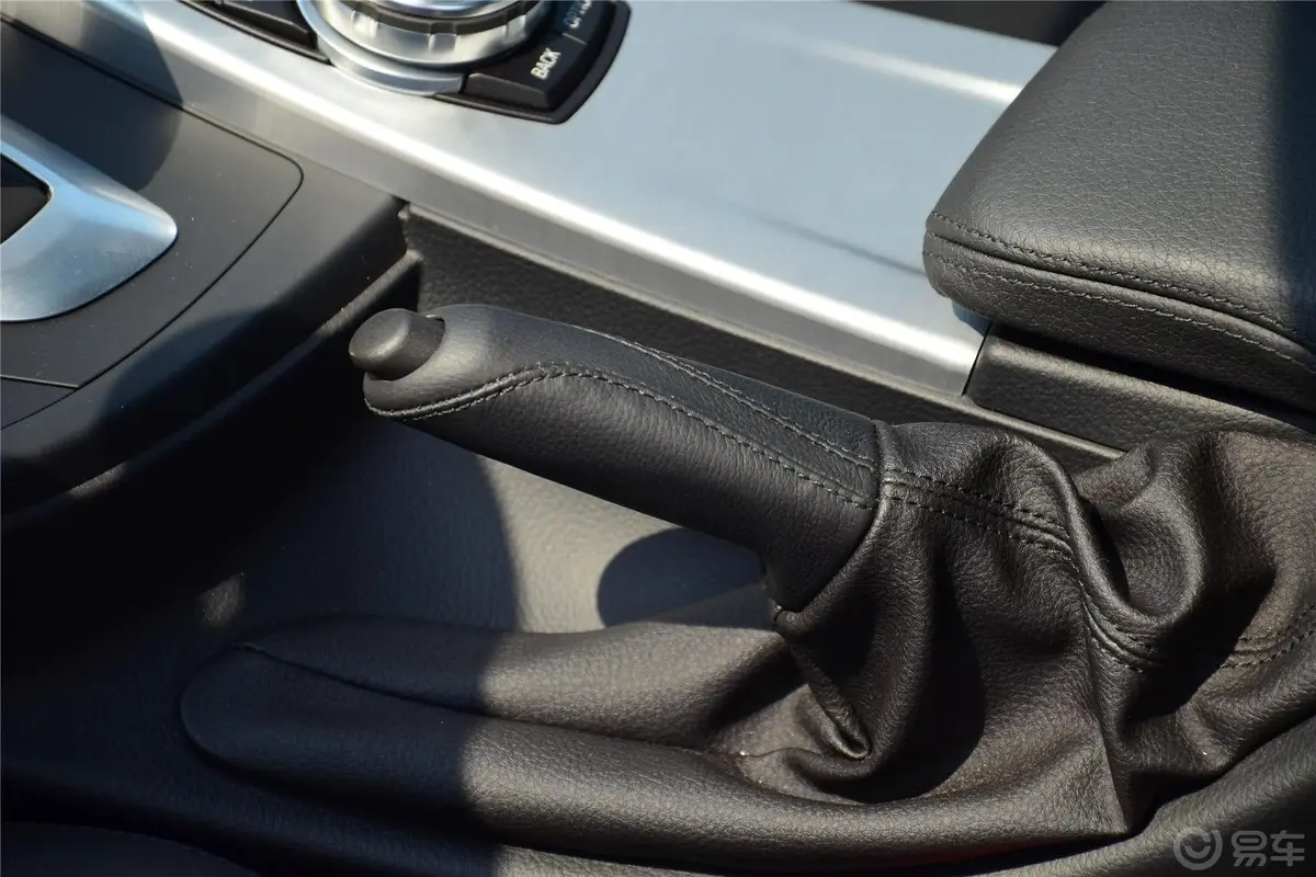 宝马4系双门轿跑车 435i xDrive 运动设计套装驻车制动（手刹，电子，脚刹）