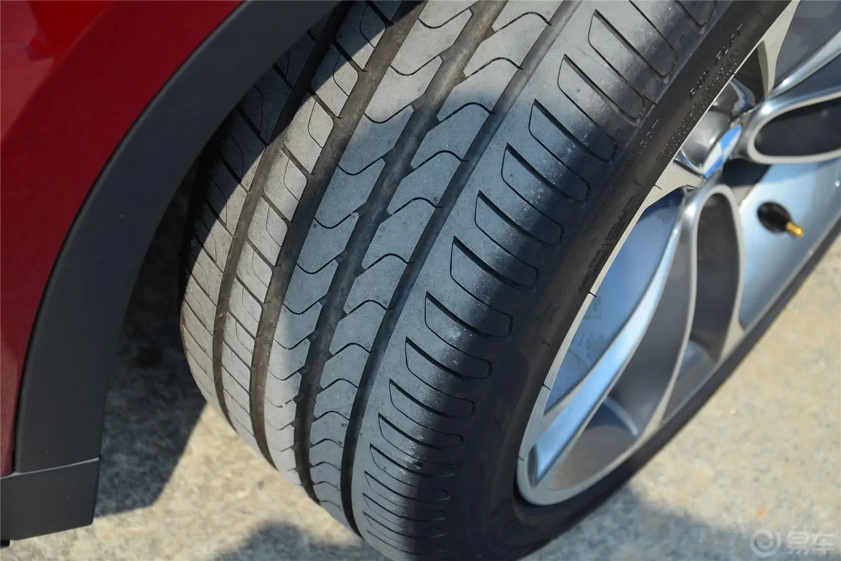 宝马X1sDrive18i 运动设计套装轮胎花纹