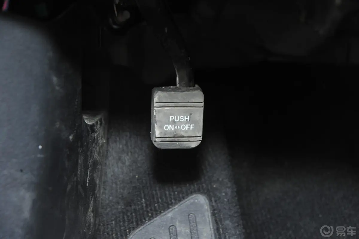 雷克萨斯CT200h 1.8L 自动 舒适版（双色）驻车制动（手刹，电子，脚刹）