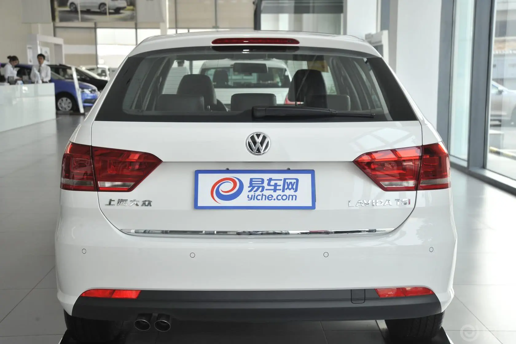 朗行1.4TSI DSG 舒适版正后水平