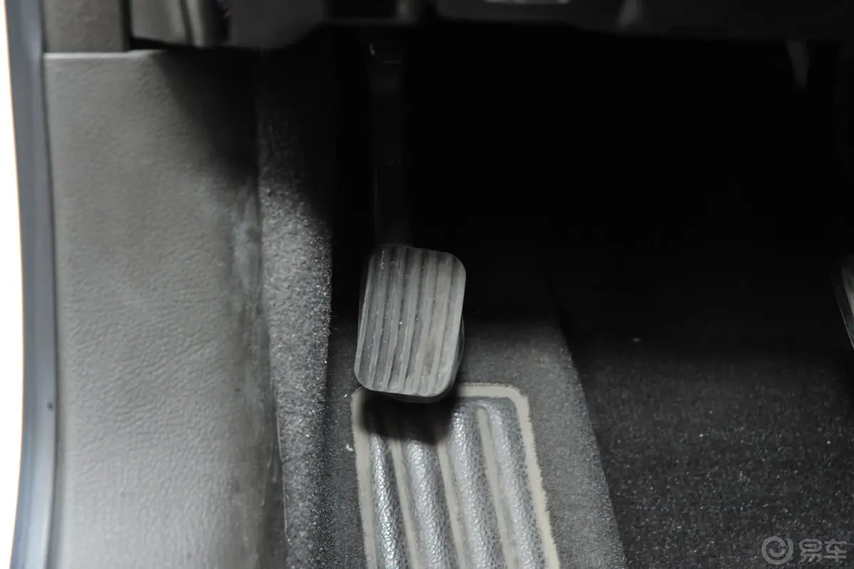 皇冠V6 2.5L Royal 舒适版驻车制动（手刹，电子，脚刹）