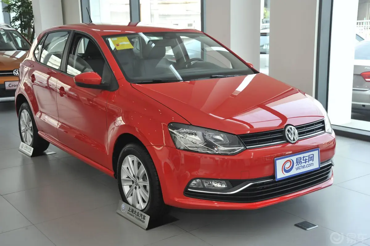 Polo1.6L 自动 舒适版侧前45度车头向右水平