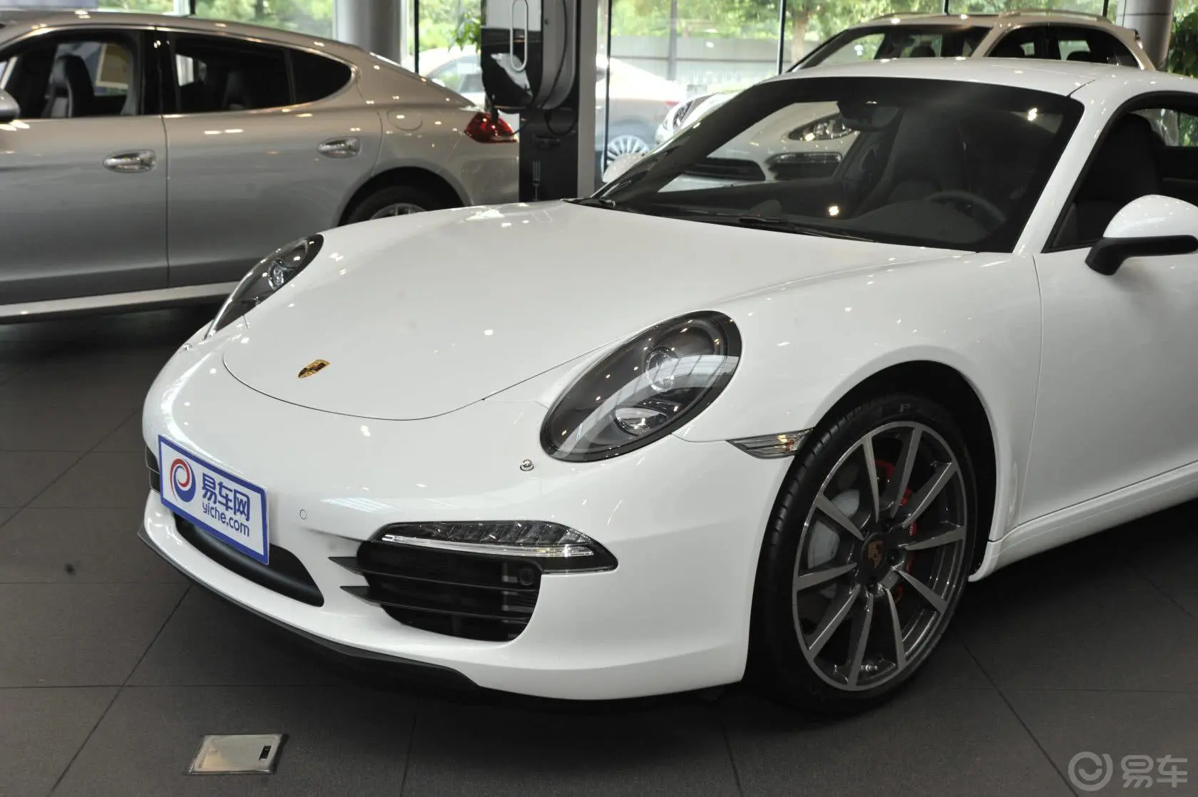 保时捷911Carrera S 3.8L车头局部