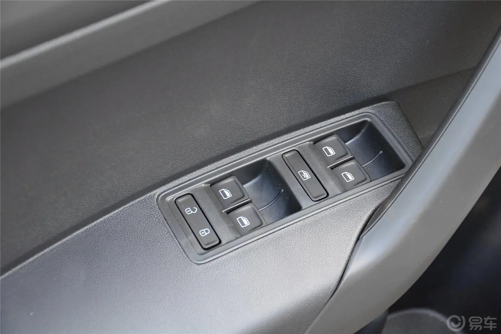 桑塔纳1.6L 自动 风尚版车窗升降键