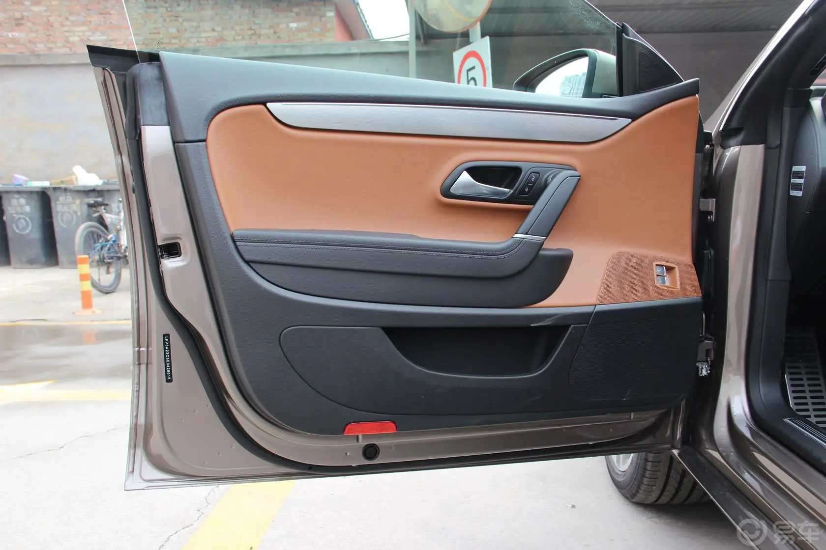一汽-大众CC2.0T 双离合 豪华型驾驶员侧车门内门板