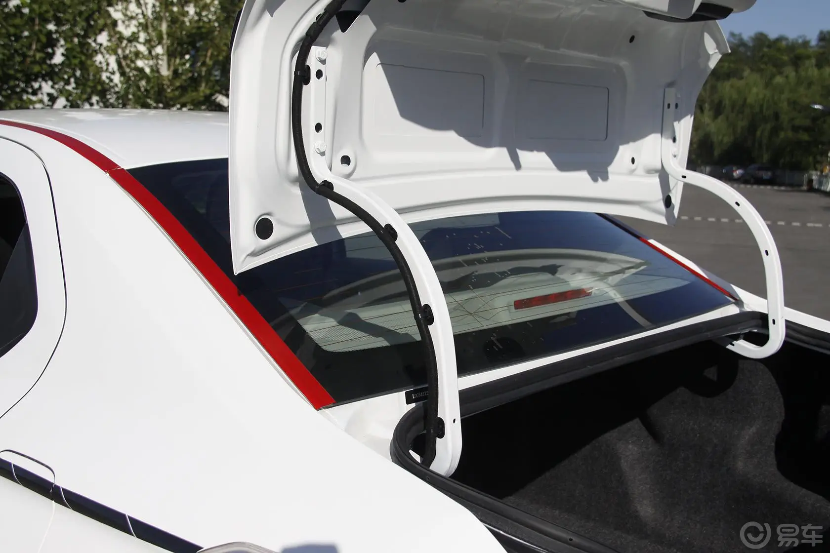 爱丽舍1.6L 手动 舒适型 WTCC纪念版行李厢支撑杆