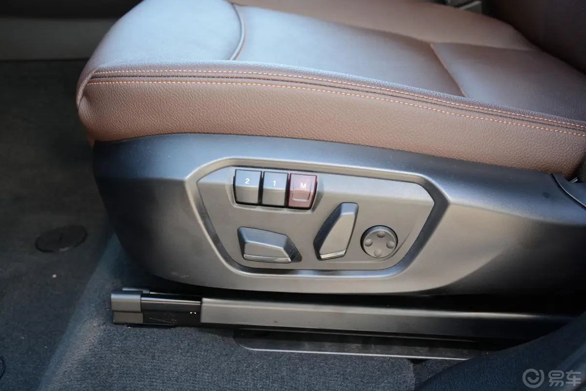 宝马X3(进口)xDrive28i X设计套装座椅调节键