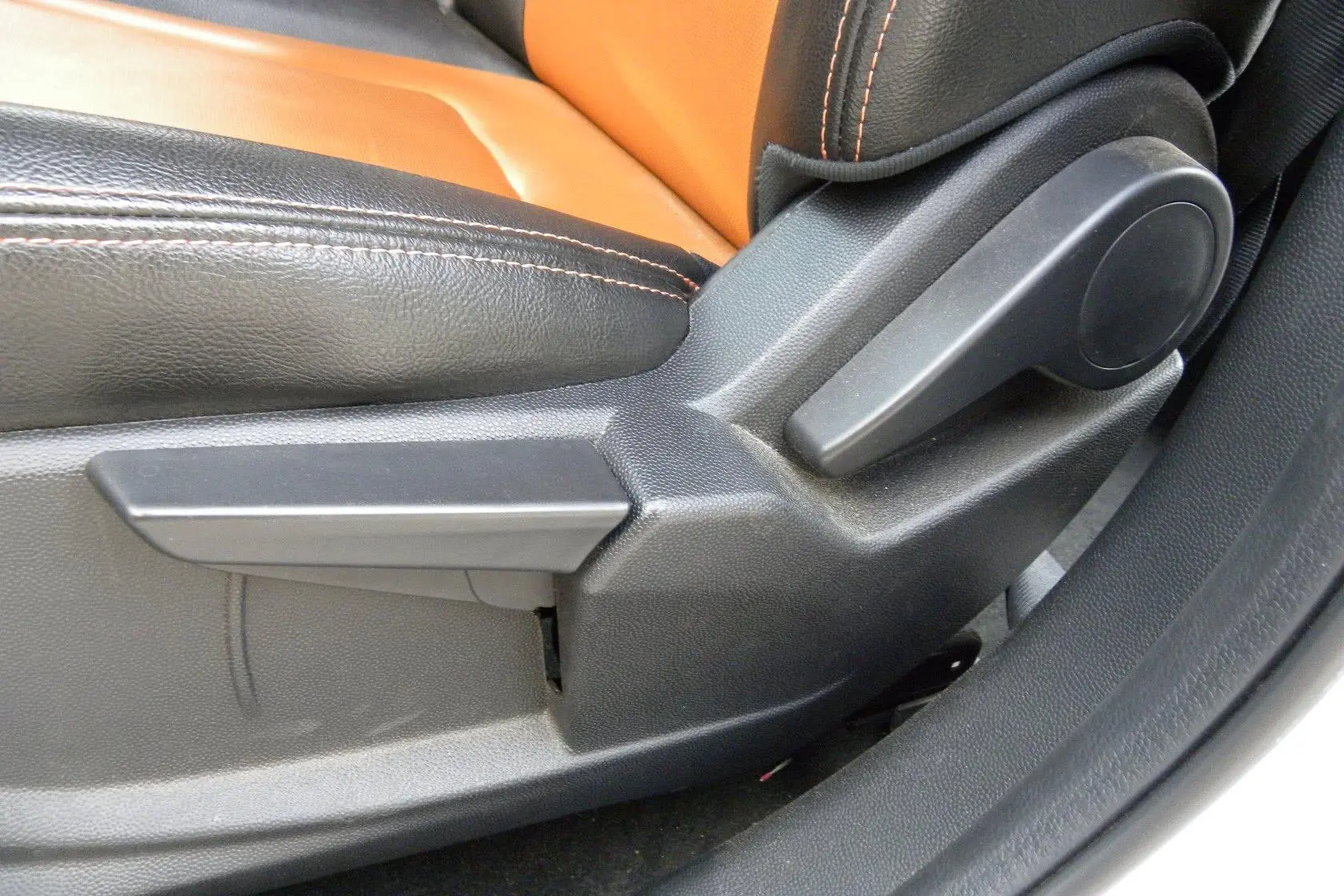 瑞风S52.0T 手动 新锐版座椅调节键