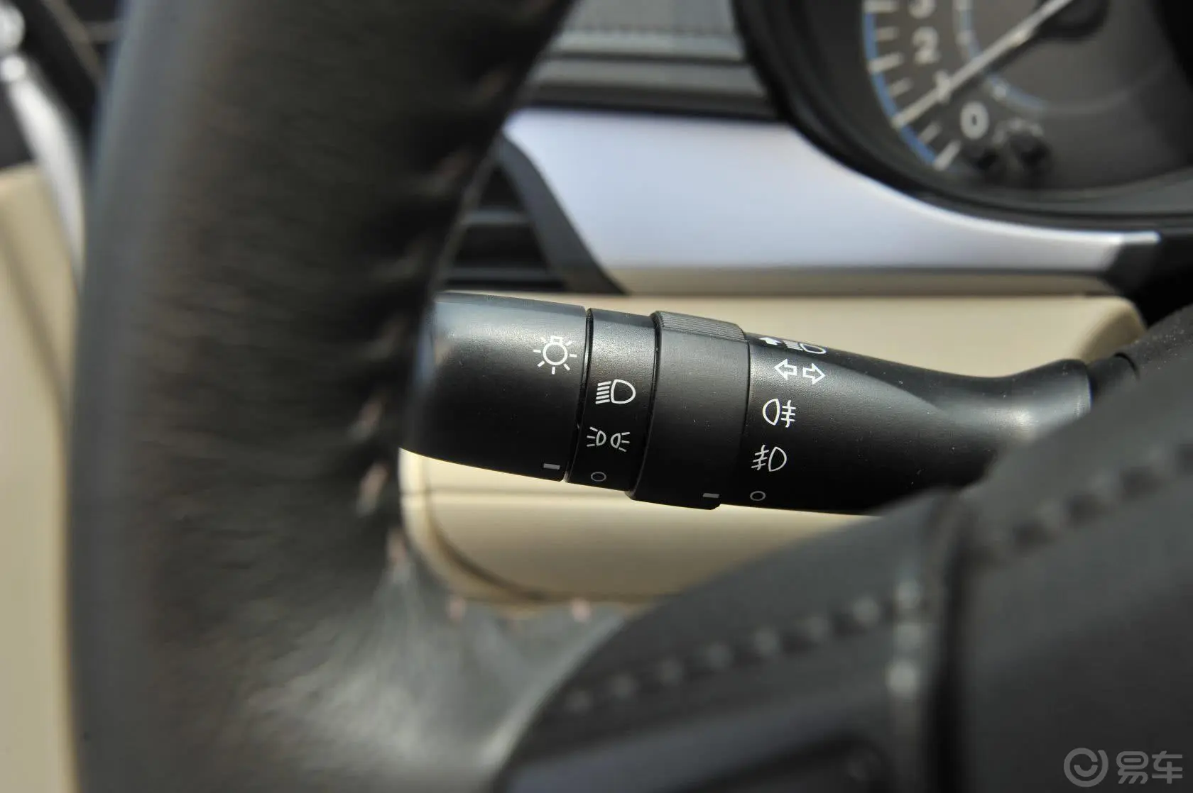 威驰1.5L 自动 智尊版大灯远近光调节柄