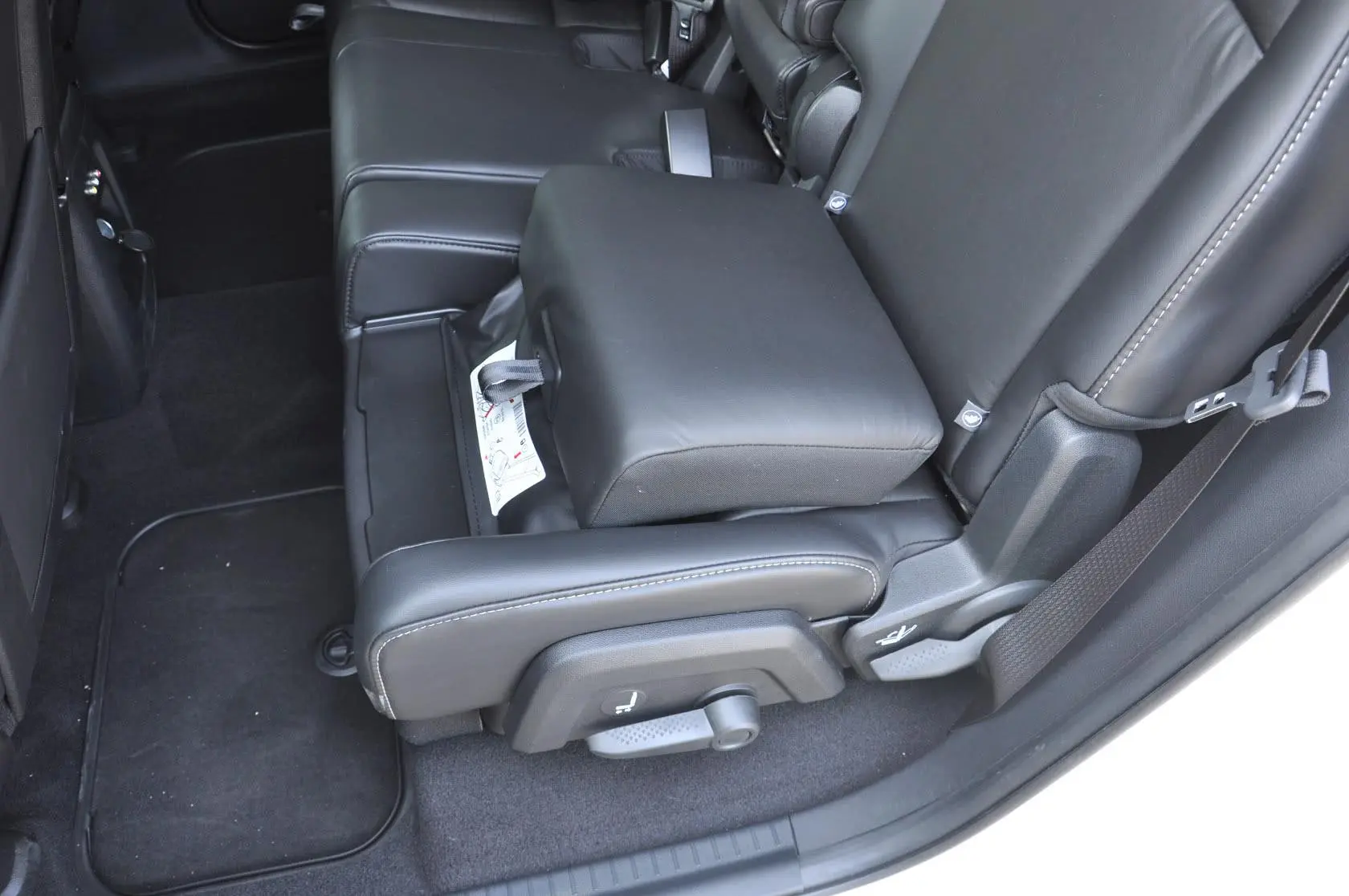 酷威2.4L 自动 两驱 旅行版后排座椅