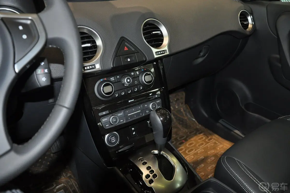 科雷傲(进口)2.5L 两驱 Touring限量版中控台驾驶员方向
