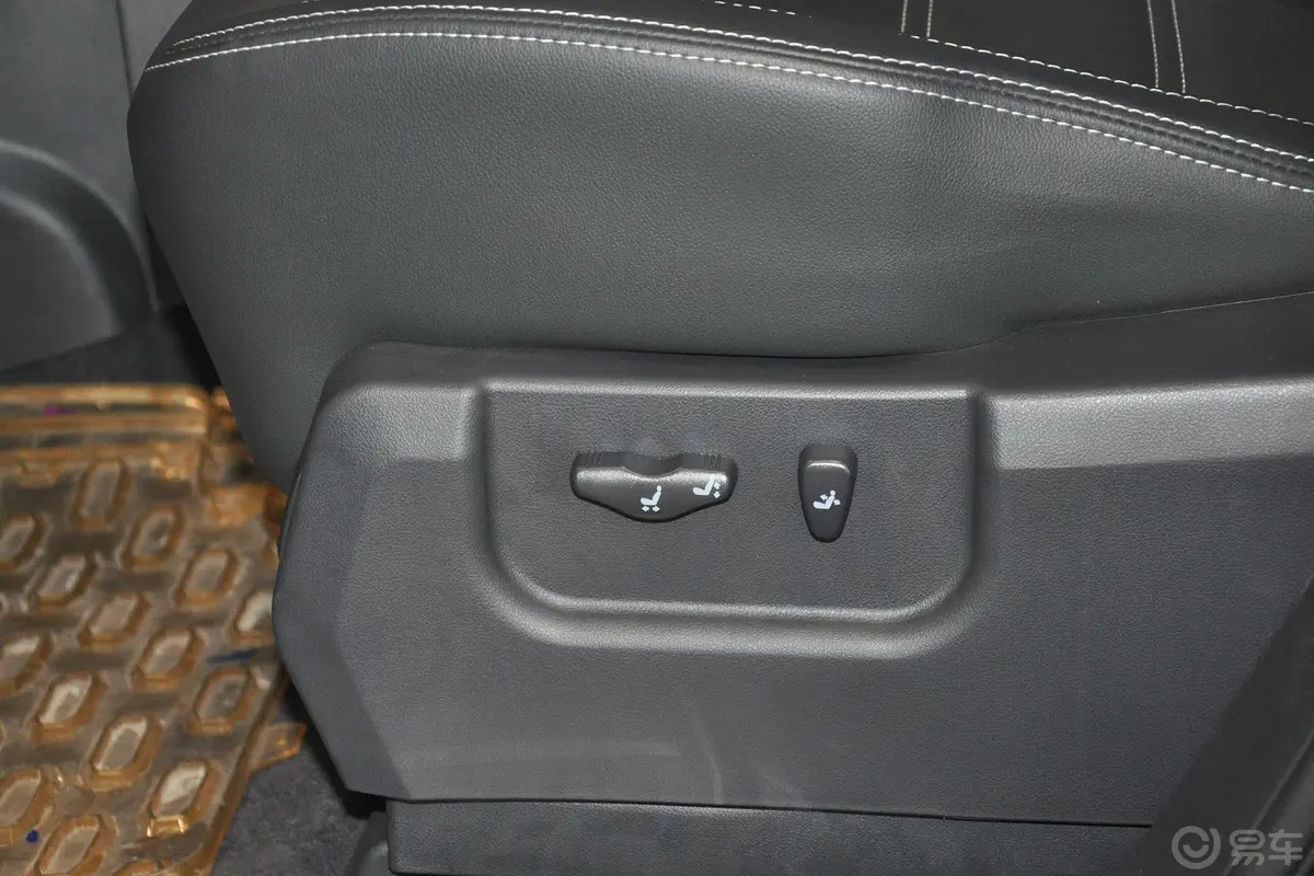 科雷傲(进口)2.5L 两驱 Touring限量版座椅调节键