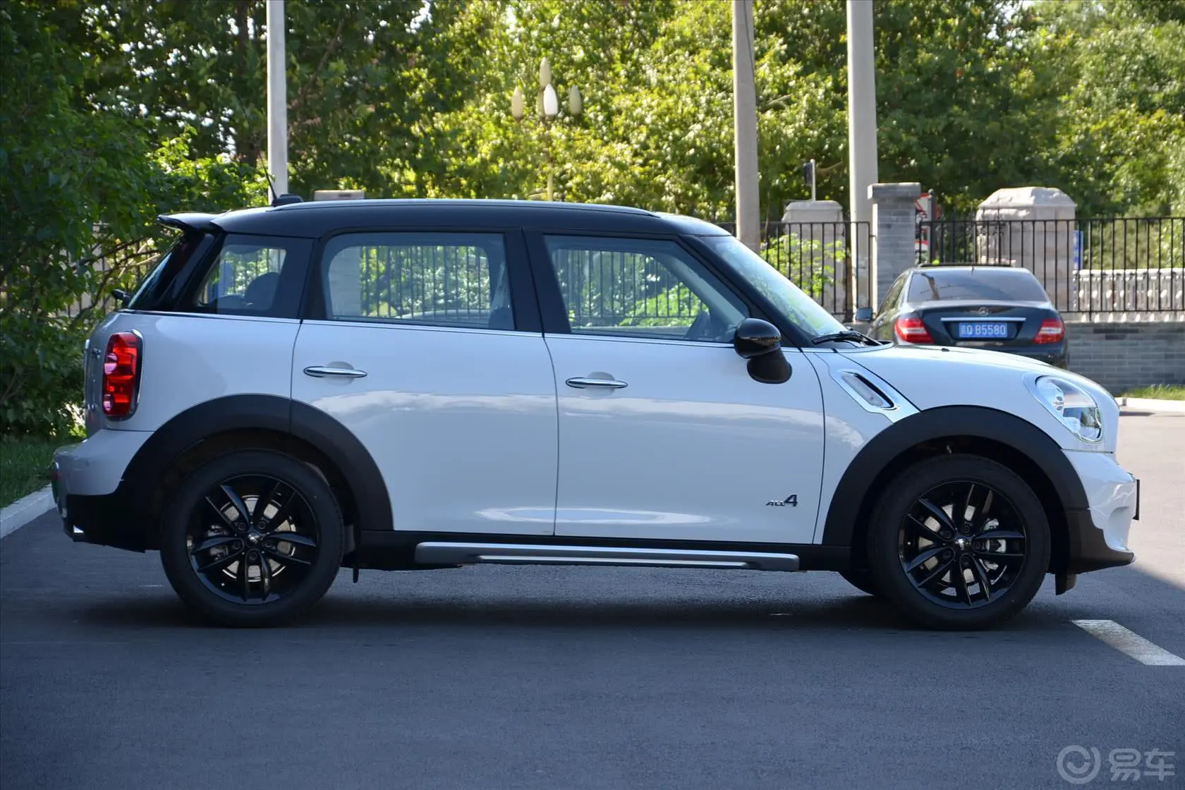 MINI COUNTRYMAN1.6T COOPER All 4 Excitement正侧车头向右水平