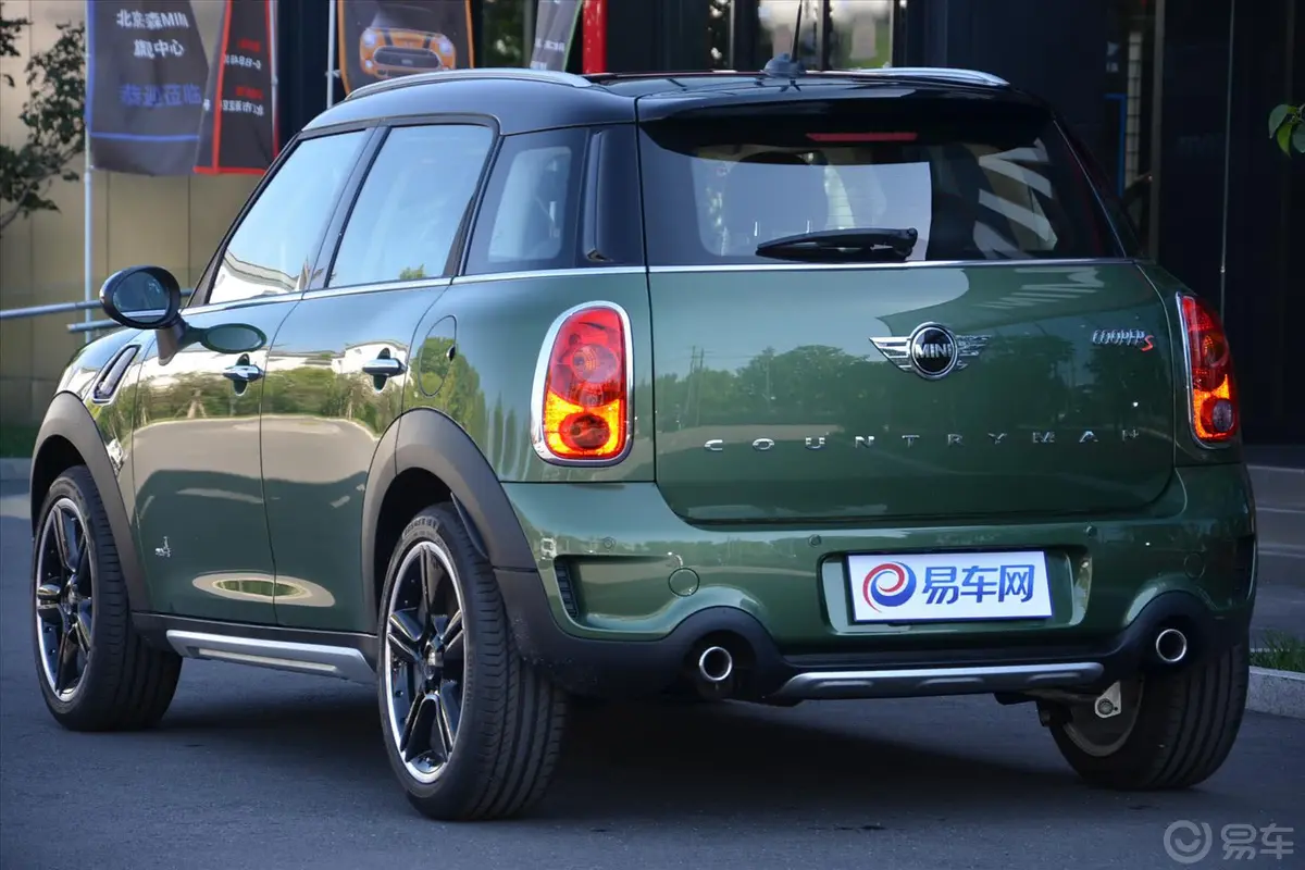 MINI COUNTRYMAN1.6T COOPER S All 4侧后45度车头向左水平