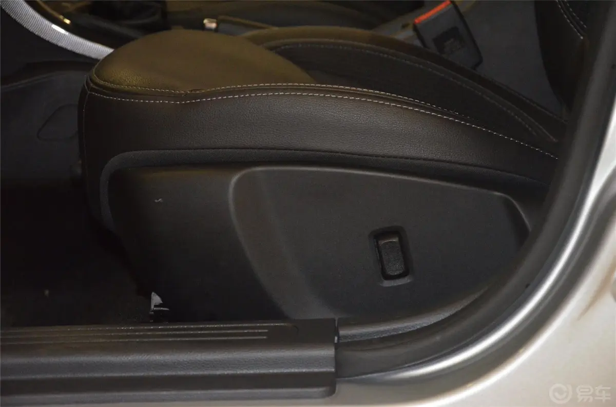 宝骏6101.5L 手动 CROSS舒适版座椅调节键