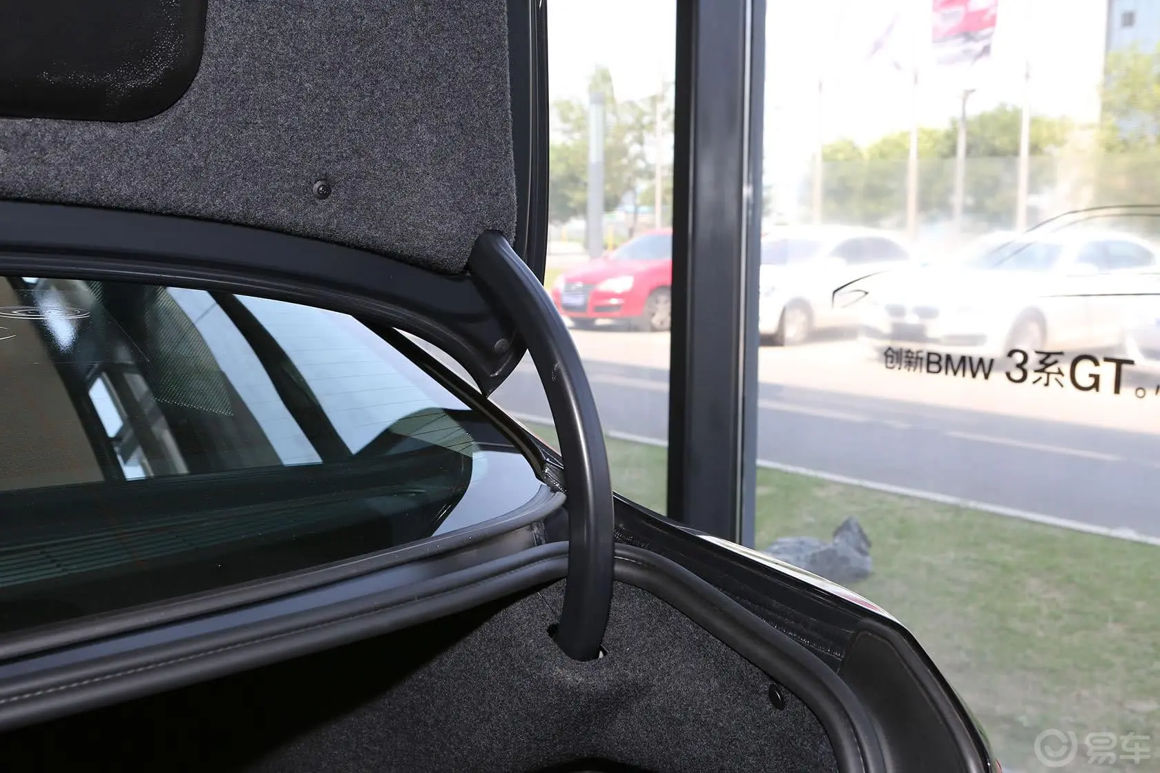 宝马5系(进口)528i xDrive豪华型行李厢支撑杆