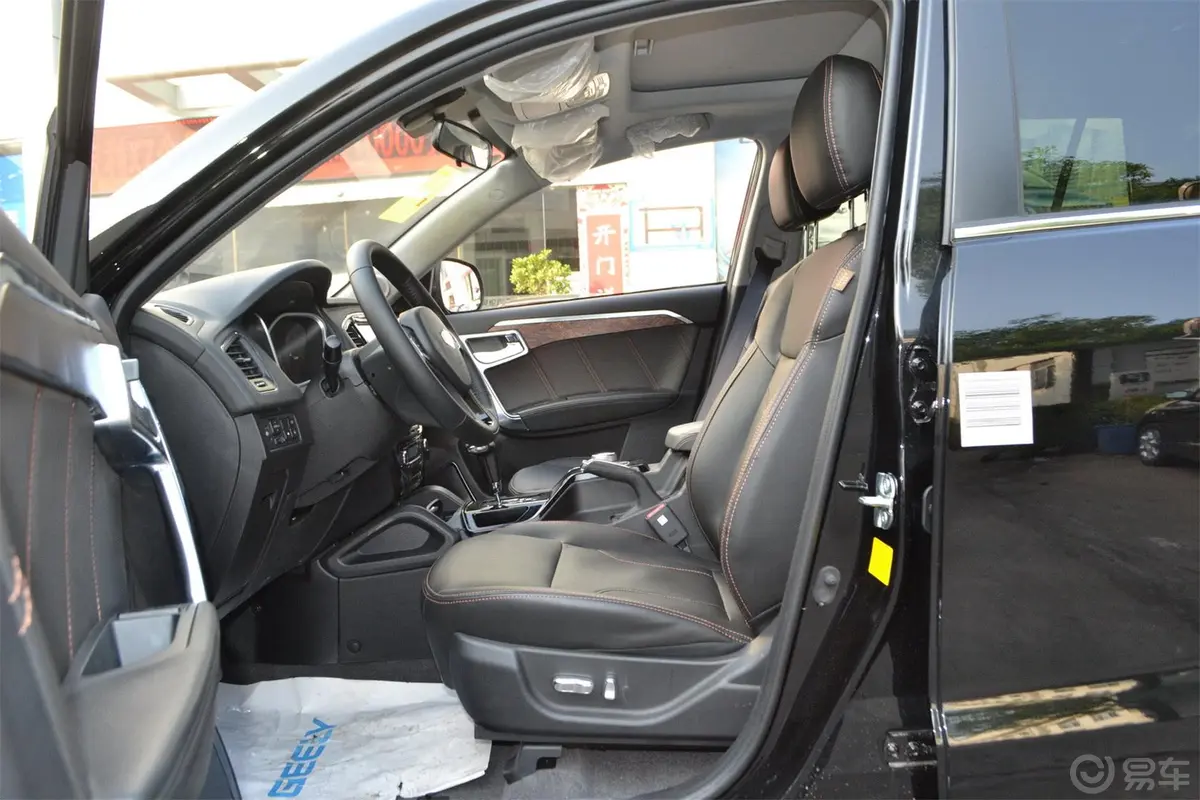 豪情SUV2.4L AT 两驱 尊贵型前排空间