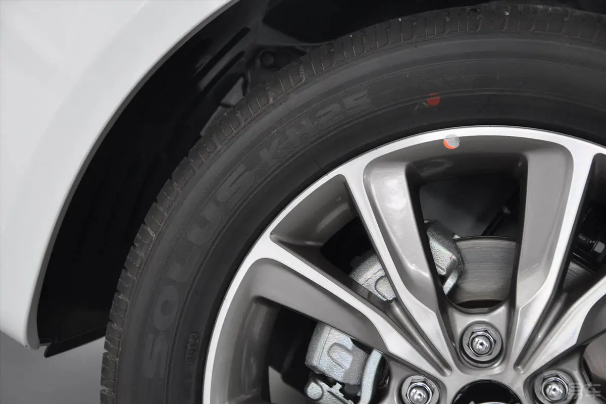 索纳塔2.4L 自动 GLS 领先版 国五轮胎规格
