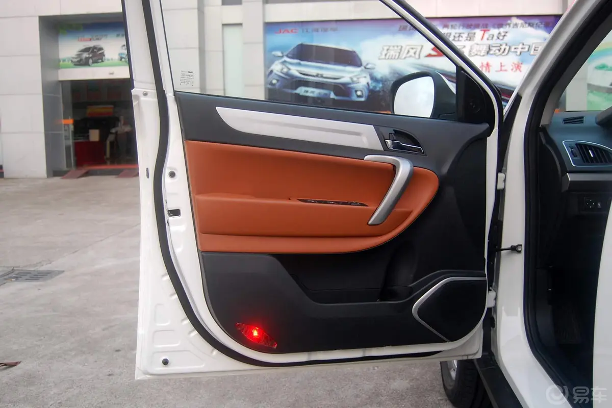 瑞风S51.5T GDI 手动 尊享版驾驶员侧车门内门板