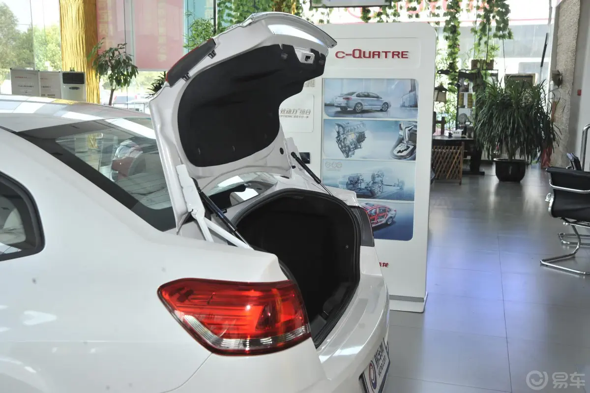 世嘉三厢 1.6L 自动 品尚型 VTS版行李厢开口范围