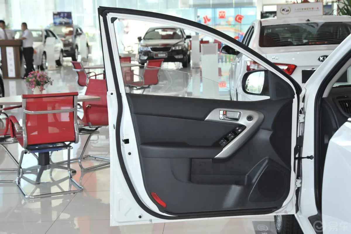 福瑞迪1.6L 手自一体 Premium驾驶员侧车门内门板
