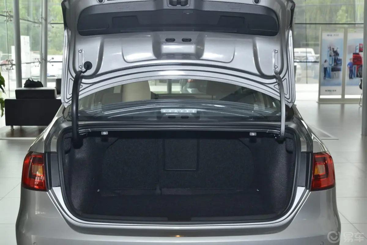 速腾1.4T 双离合 蓝驱版行李箱空间