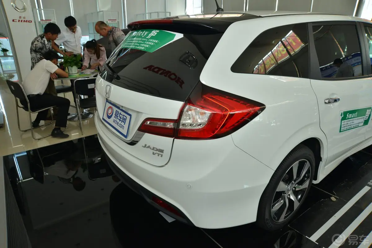 杰德1.8L CVT 豪华型（六座）车尾局部