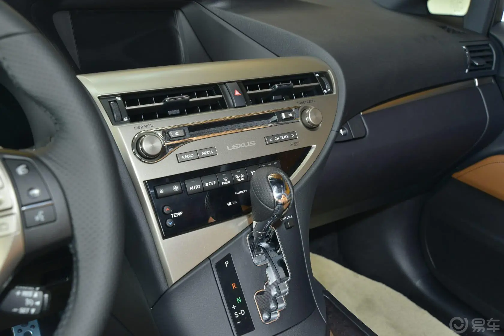雷克萨斯RX350 豪华版中控台驾驶员方向
