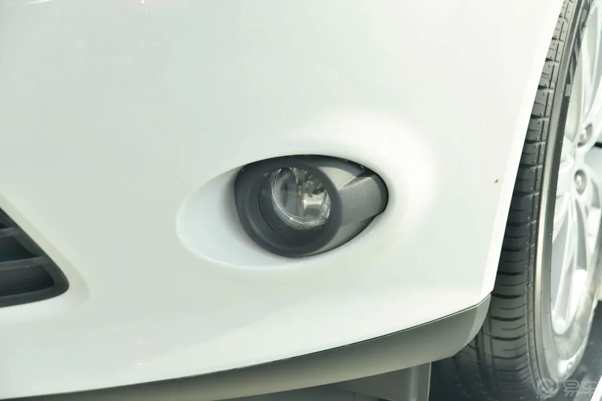 福克斯三厢 1.6L 自动 舒适型雾灯