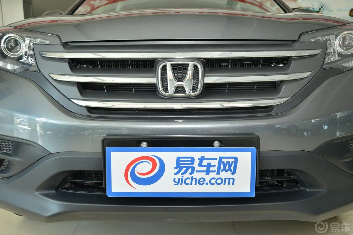 本田CR-V2.0L 两驱 经典版前格栅侧俯拍