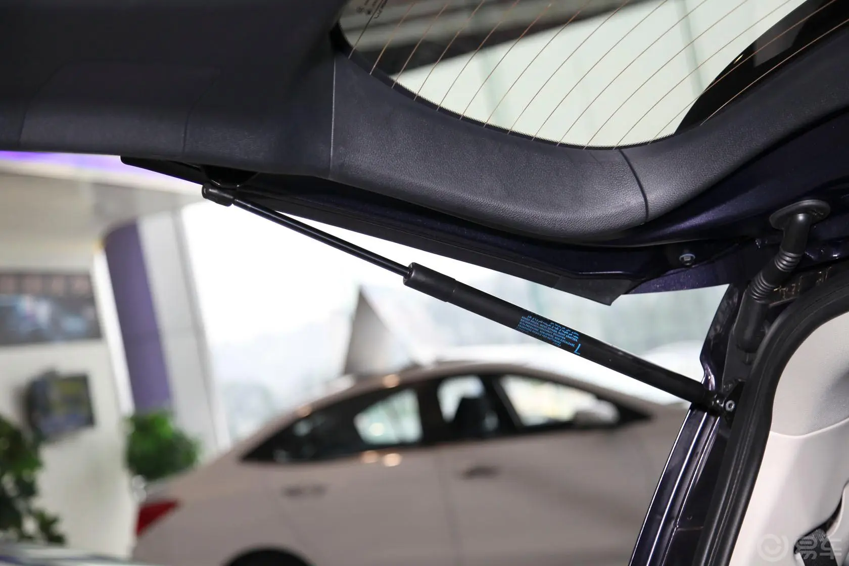 奥德赛2.4L 自动 智享版行李厢支撑杆