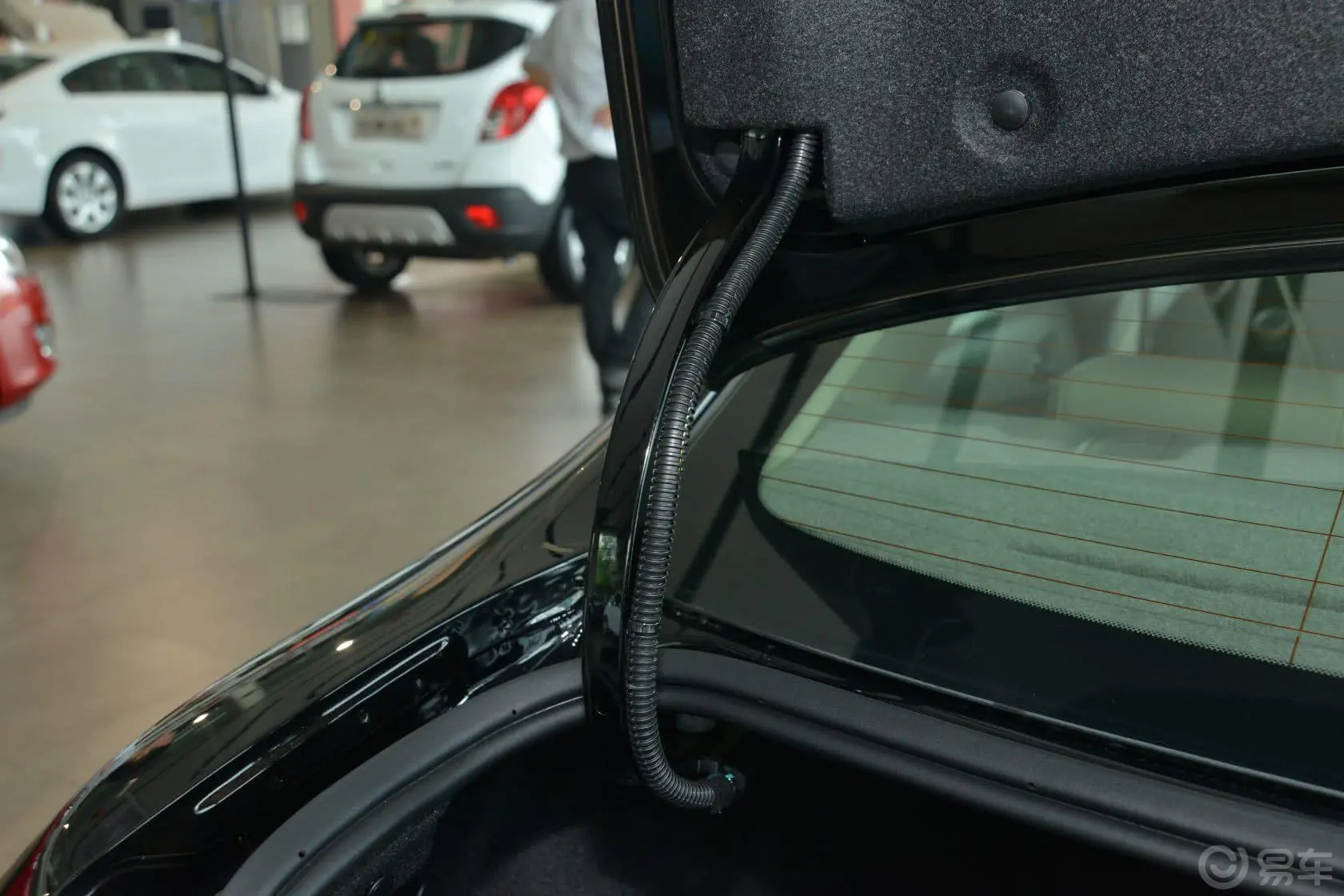 英朗GT 1.6L 手动 舒适版行李厢支撑杆