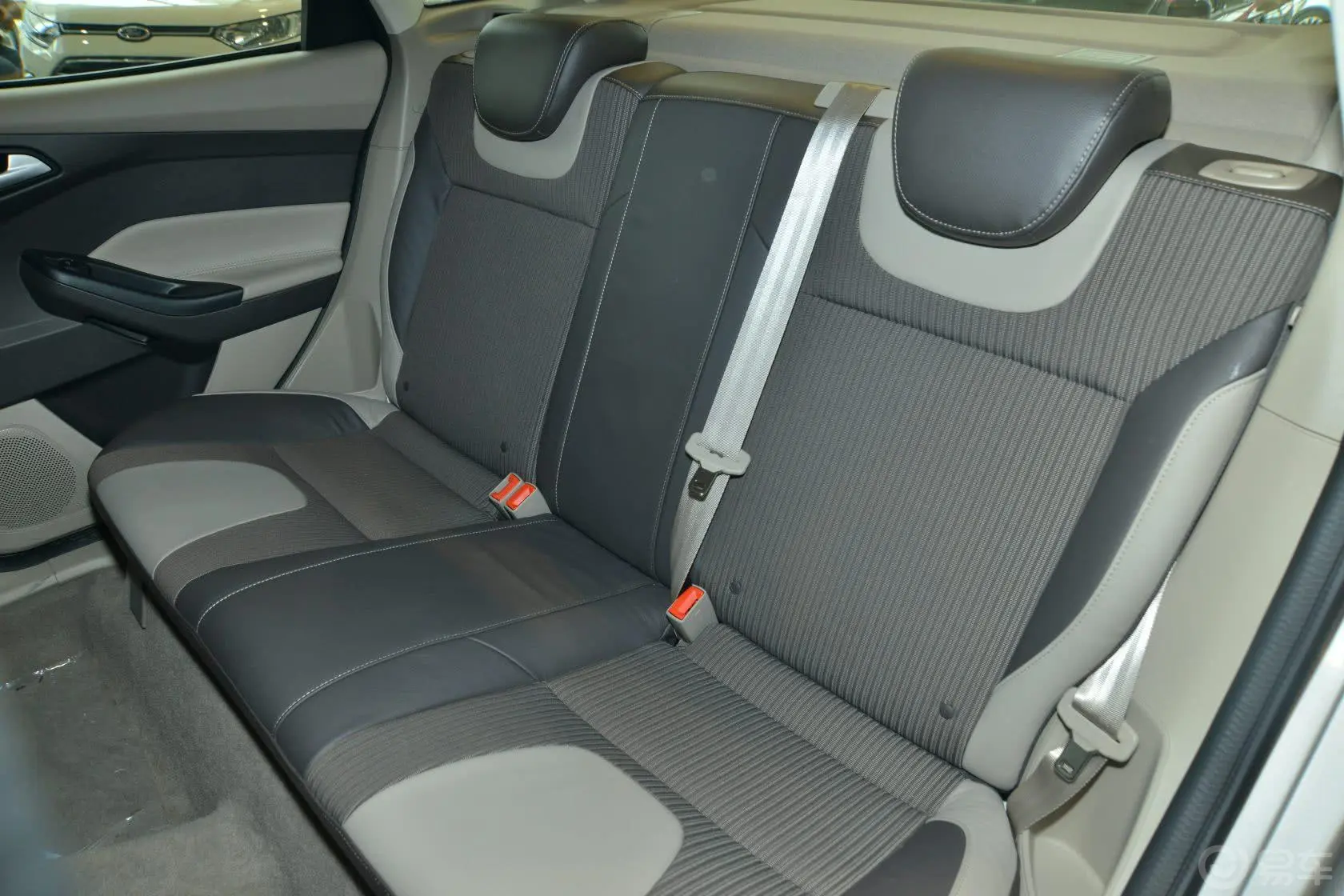 福克斯三厢 1.6L 自动 风尚型后排座椅