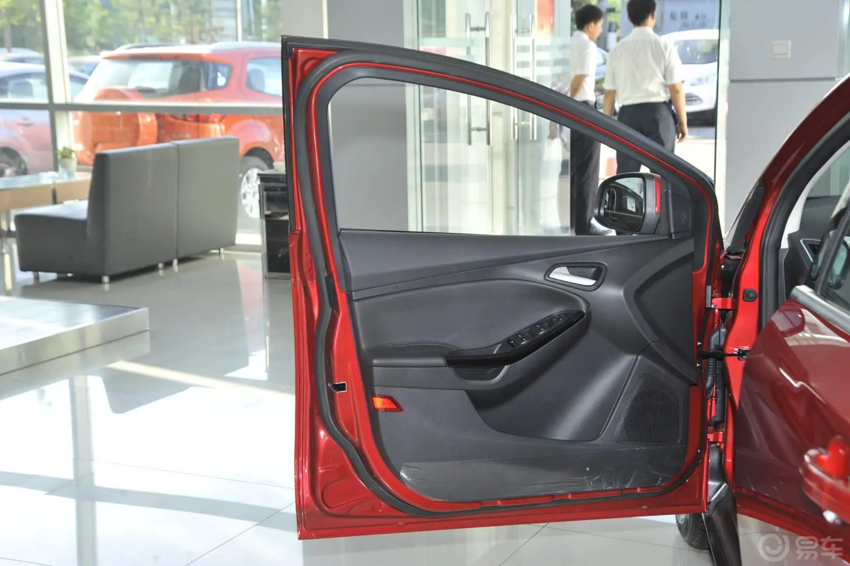 福克斯三厢 1.6L 自动 风尚型驾驶员侧车门内门板