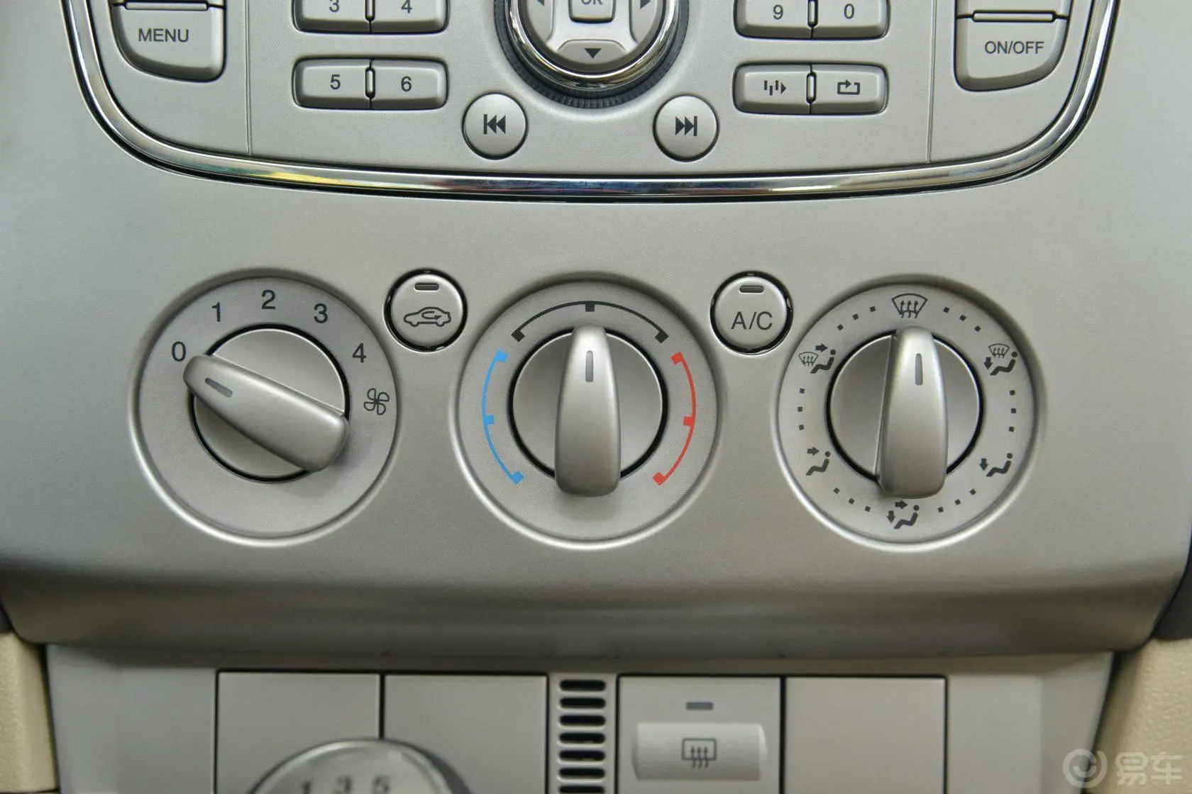 福克斯三厢 经典款 1.8L 手动 基本型空调