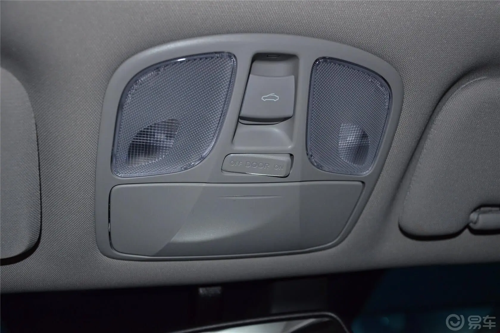 索纳塔2.4L 自动 GLX 豪华版 国五前排车顶中央控制区