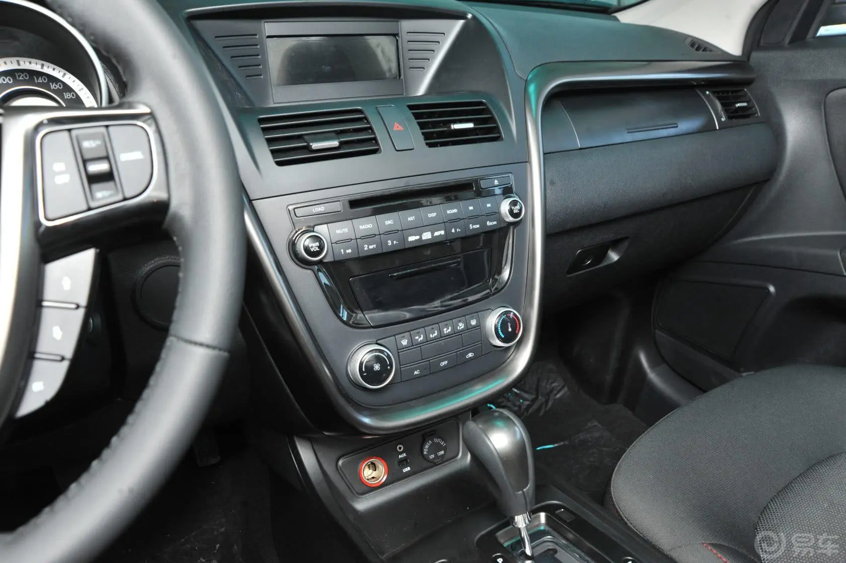 奔腾X802.0L 自动 舒适 周年纪念型中控台驾驶员方向
