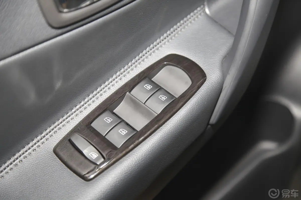 科雷傲(进口)2.5L 四驱 舒适版车窗升降键