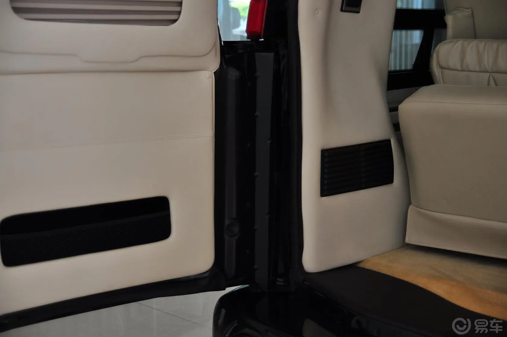 科瑞斯的GMC商务之星白金版GMC商务车行李厢支撑杆