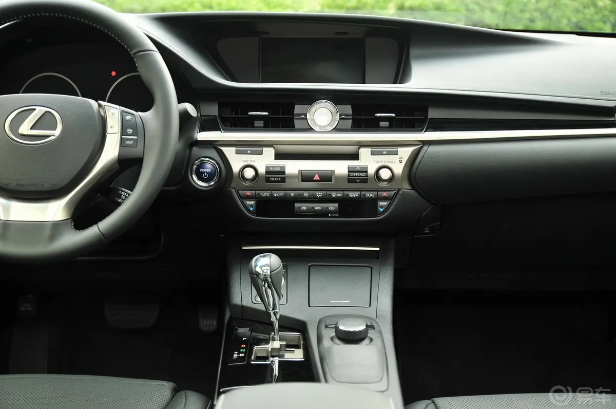 雷克萨斯ES300h 舒适版中控台整体