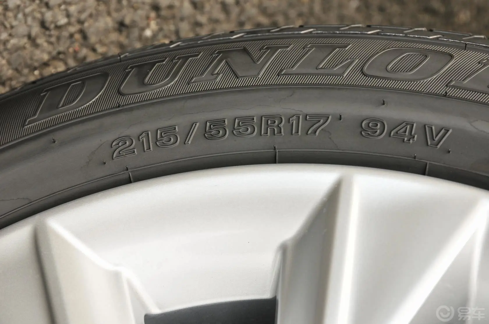 雷克萨斯ES300h 舒适版轮胎规格