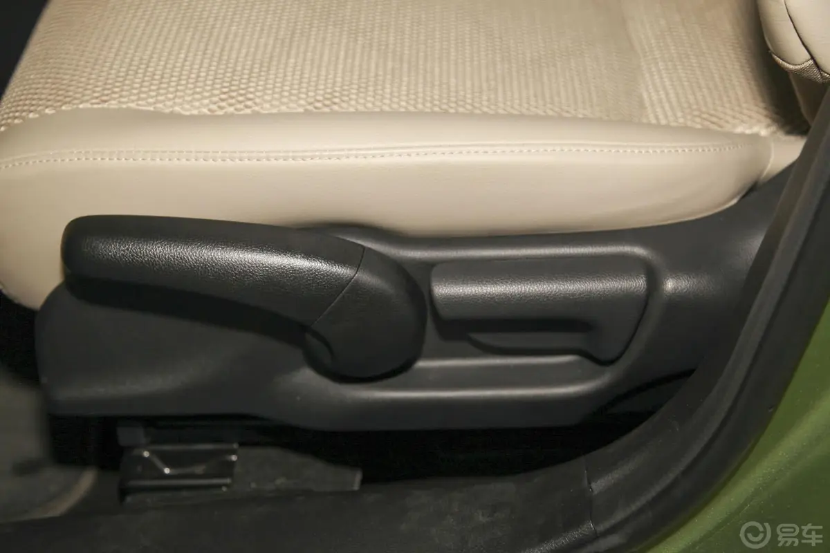 杰德1.8L CVT 豪华型（五座）座椅调节键