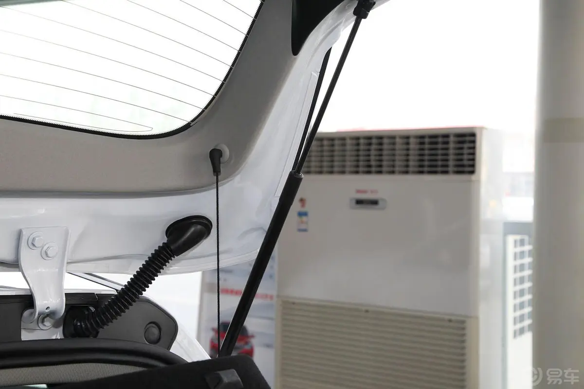 英朗XT 1.6L 自动 时尚型行李厢支撑杆