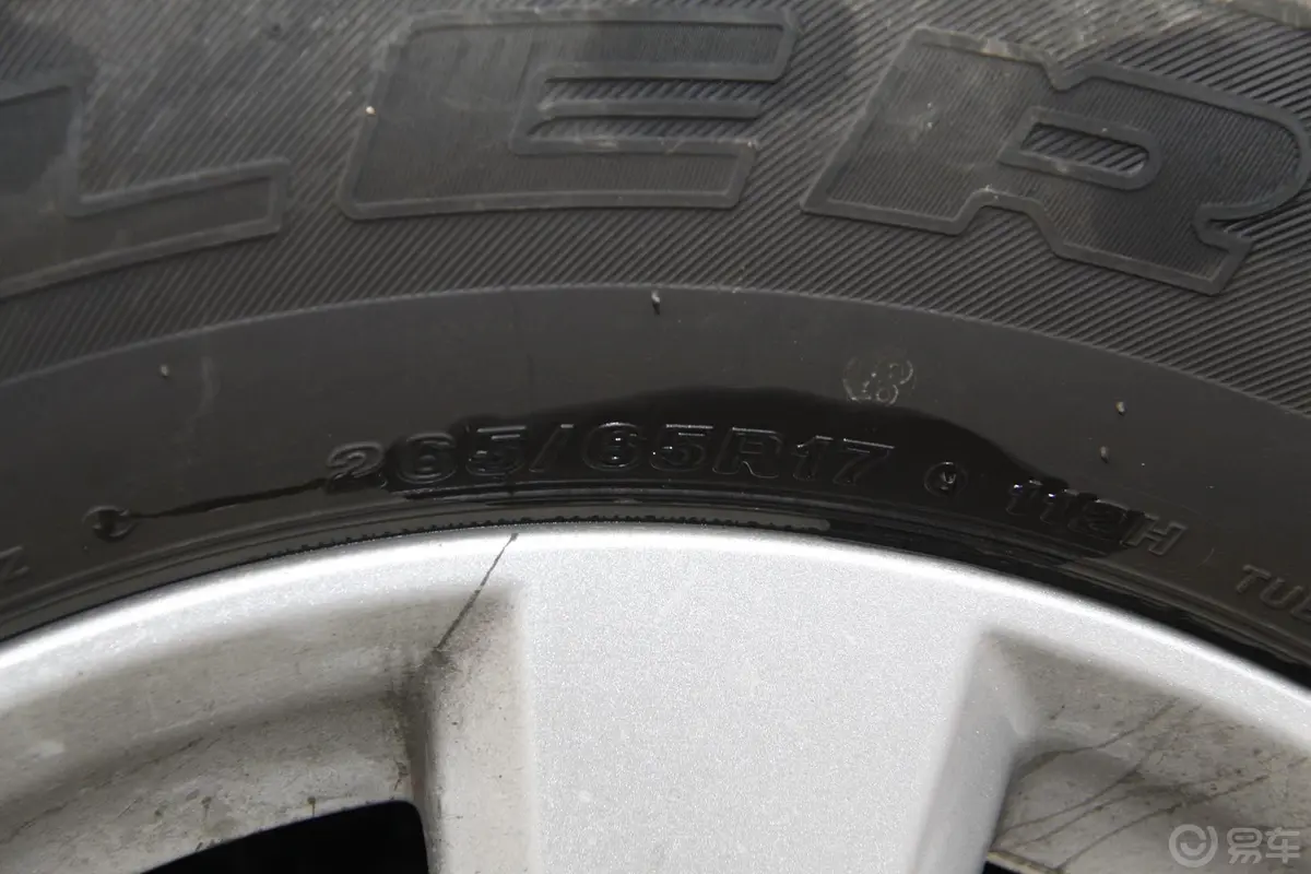 帕杰罗(进口)3.0L 精英超越版轮胎规格