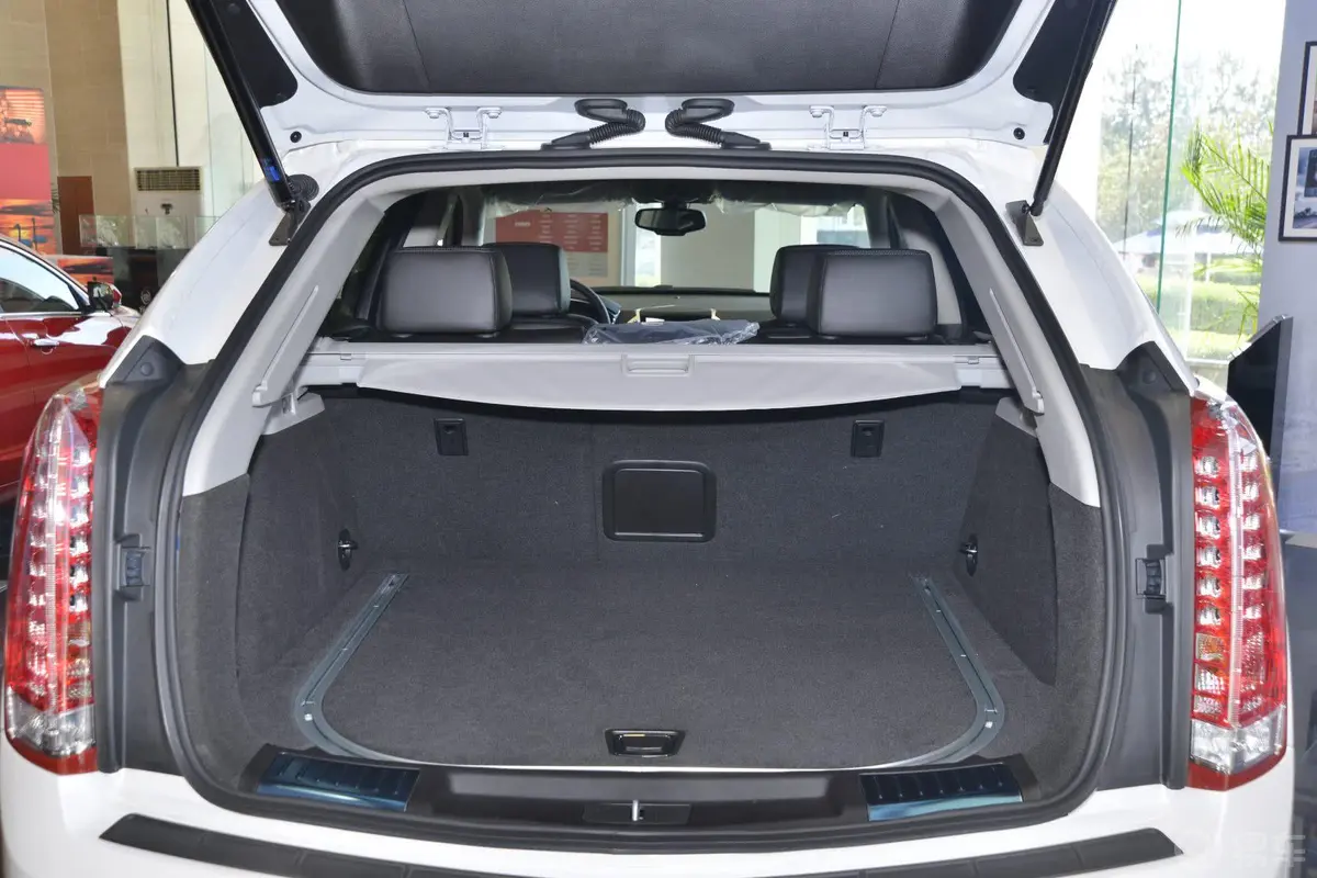 凯迪拉克SRX3.0L 手自一体 领先型行李箱空间