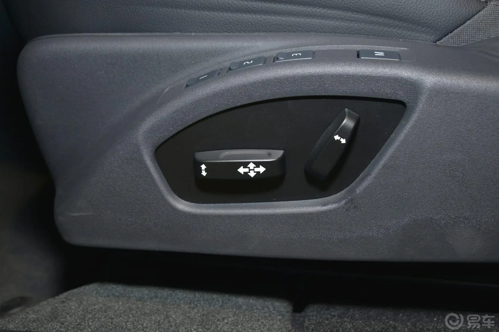 沃尔沃XC60(进口)2.0T T5 智逸版座椅调节键