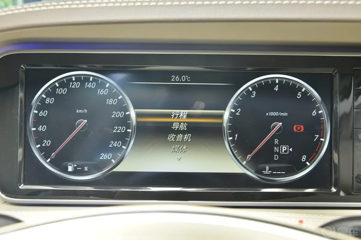 奔驰S级400L 尊贵型仪表盘背光显示