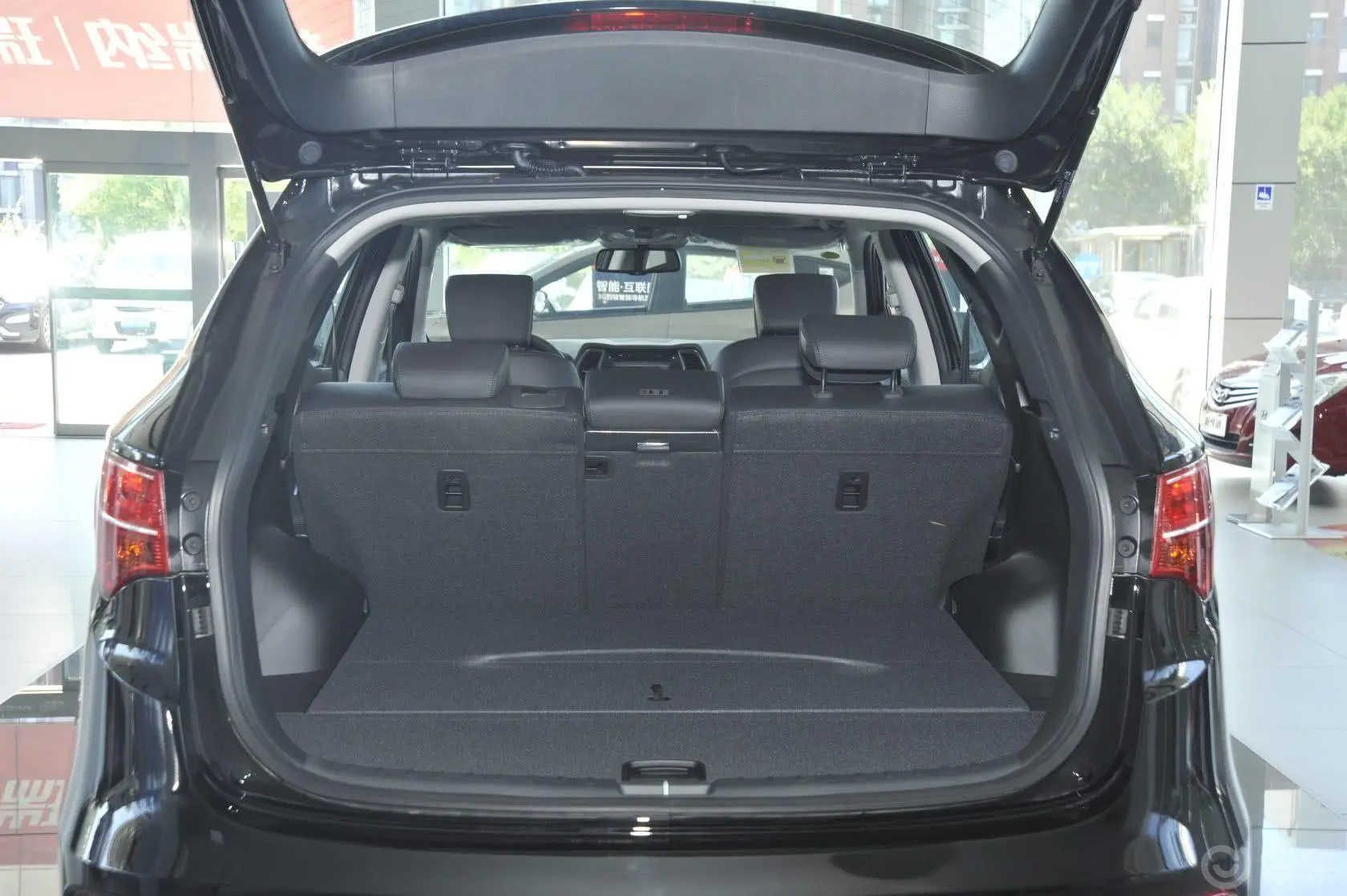 胜达改款 2.4L GLS 四驱 自动 智能型行李箱空间