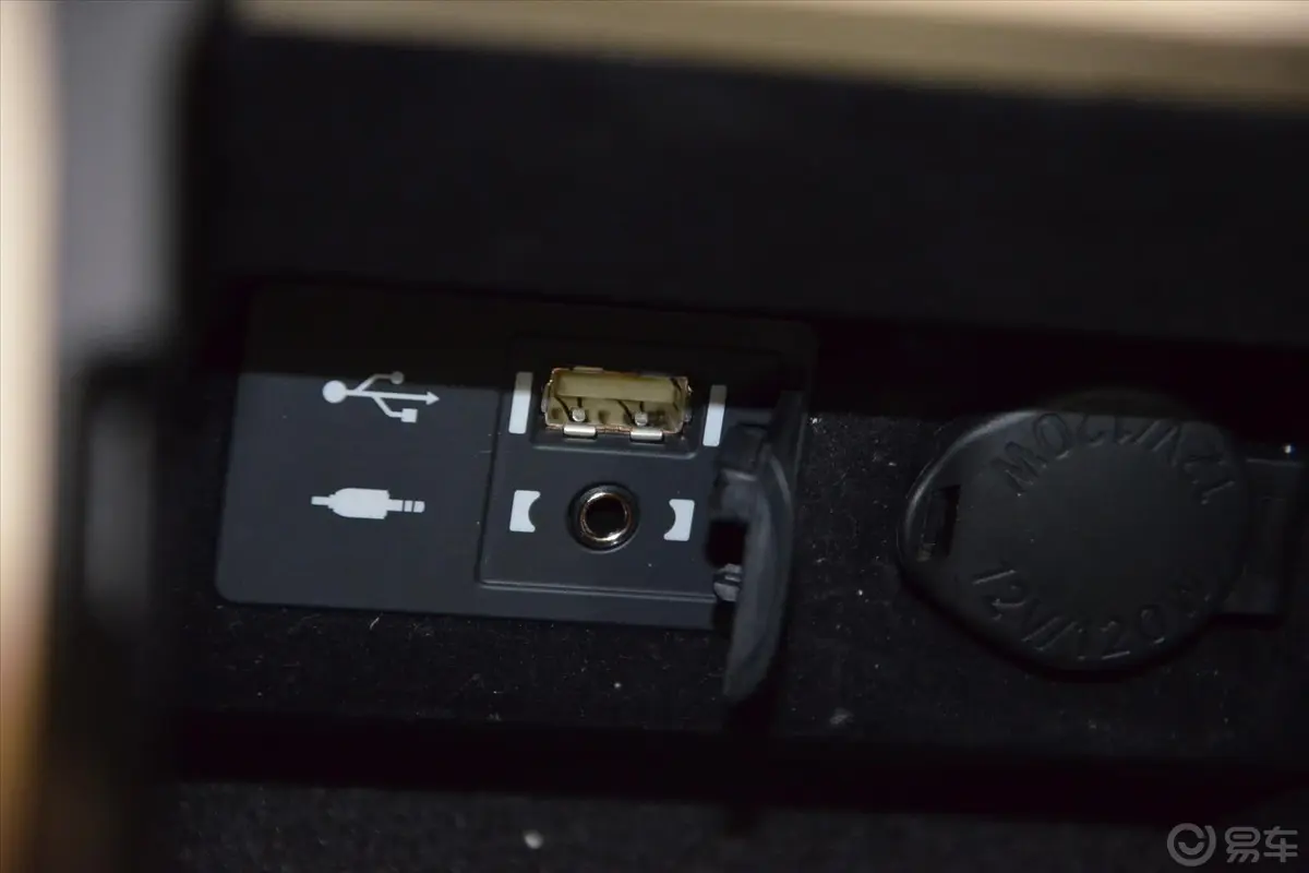 雷克萨斯ES250 豪华版USB接口