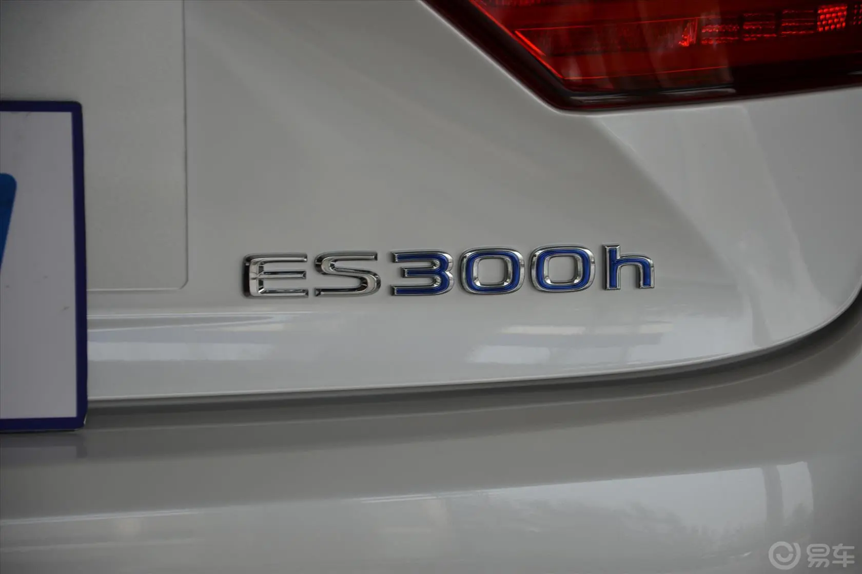 雷克萨斯ES300h 豪华版尾标